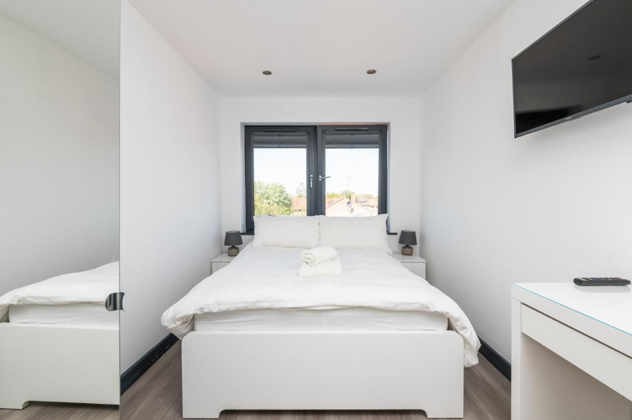 Modern Duplex Apt With 75 Inch Tv I Pass The Keys York Exteriör bild