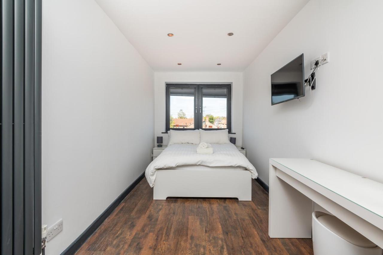 Modern Duplex Apt With 75 Inch Tv I Pass The Keys York Exteriör bild